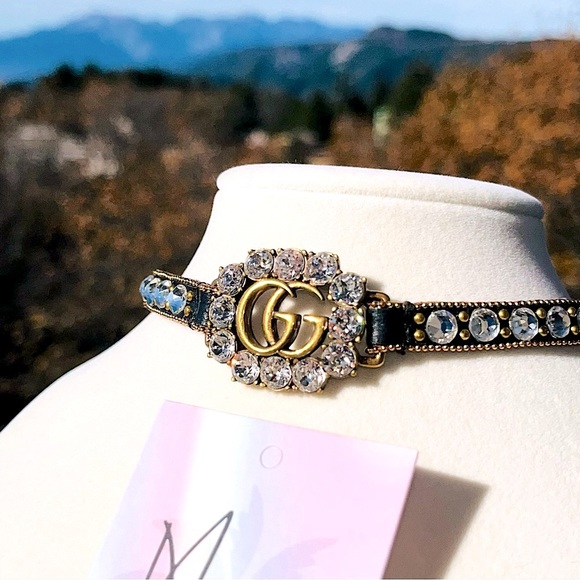 Gucci: Crystals Embellished Double GG Antique Calfskin Choker Necklace - Picture 1 of 15